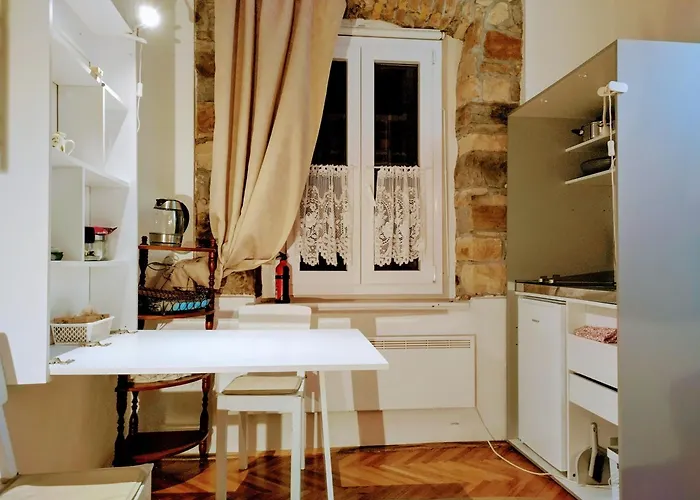 Isola Studio Rosa